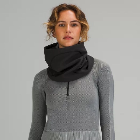 lululemon athletica Accessories - Lululemon GLYDE VELVET FLEECE NECK WARMER Black ONE SIZE